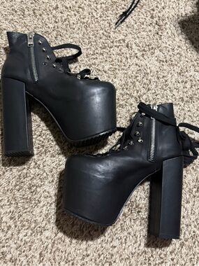 UNIF platform lace up boots